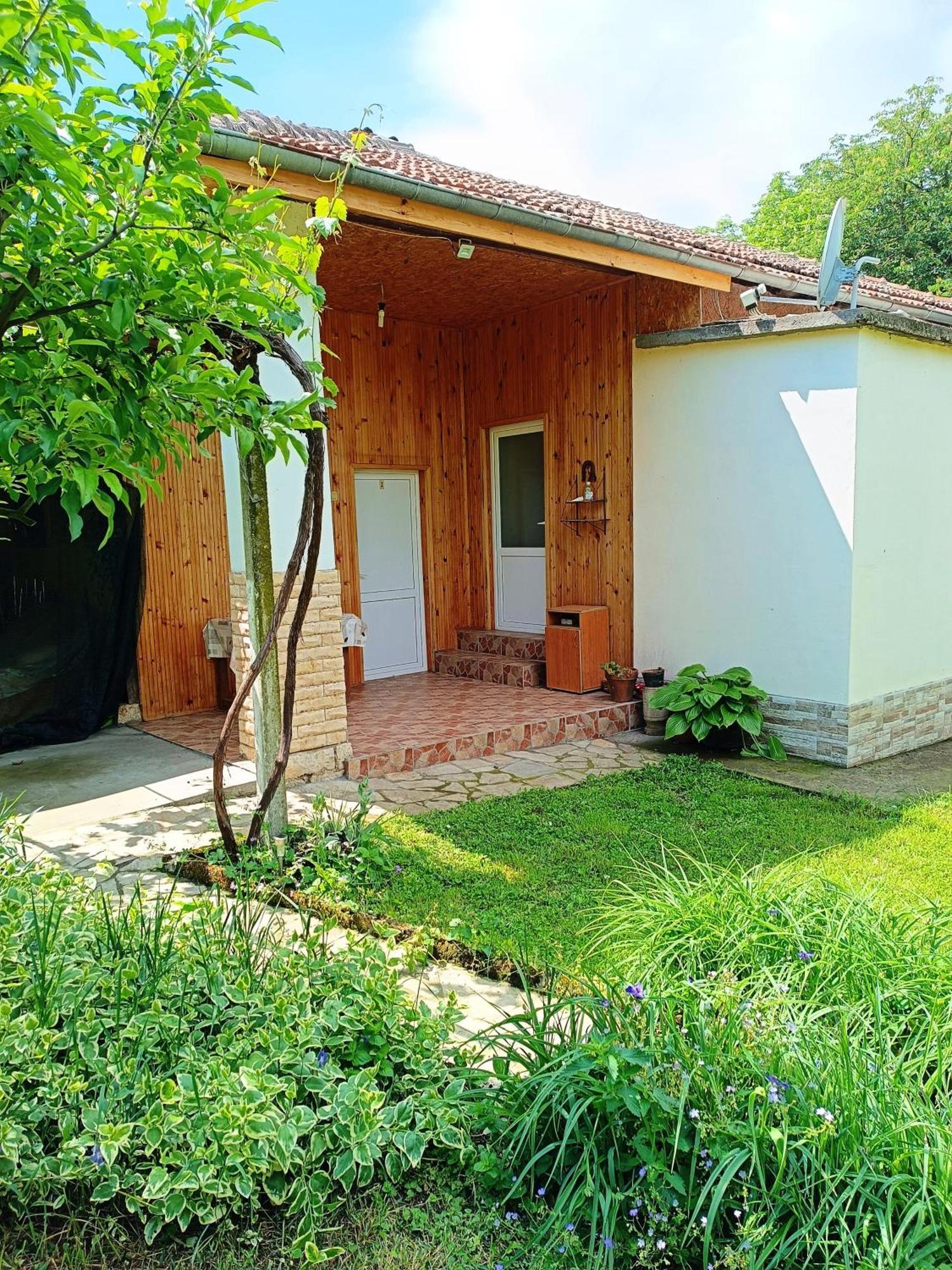 Divna Guest House Krušuna Exteriér fotografie
